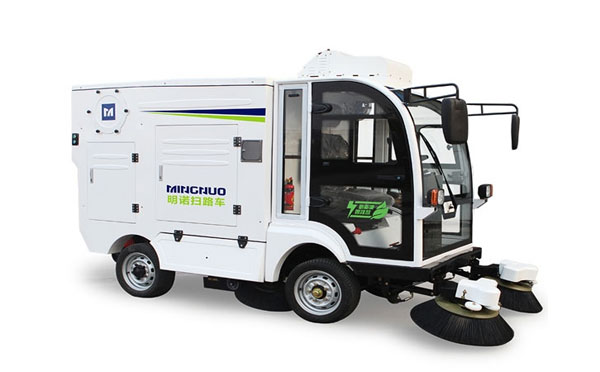 碌曲四轮扫路车MN-S1800配备240L标准垃圾桶