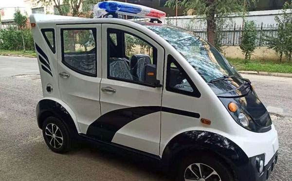 碌曲警用巡逻车